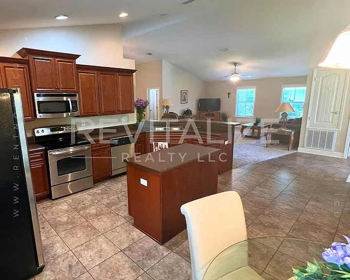 306 Blackfriars St — Photo 4