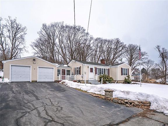 2nd image of 22 Maple Dr