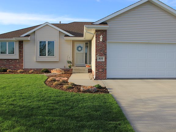 3rd image of 1650 Woods Dr