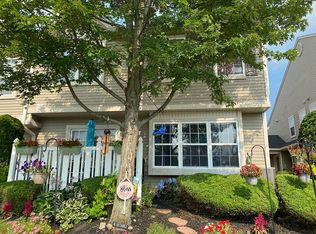 2002 Gramercy Way #2002, Mount Laurel, NJ 08054