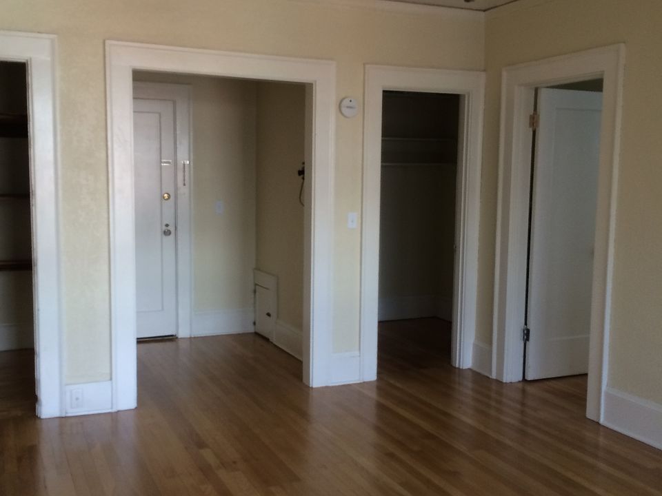 Living Room/ Entry