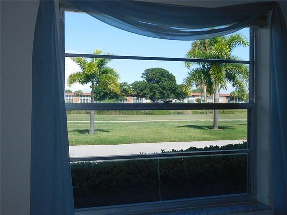2nd image of 1 Vista Palm Ln