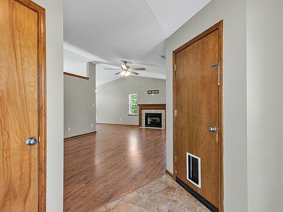 3rd image of 304 Gaston Ct