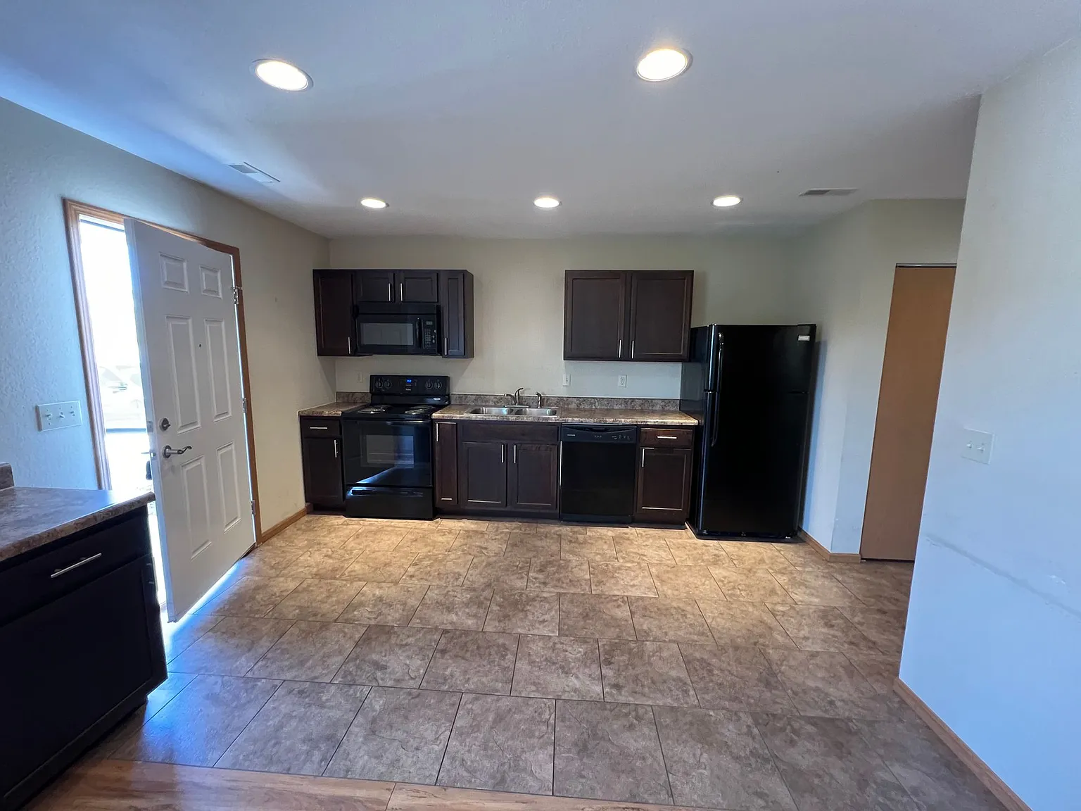 1 bed, 672 sqft, $775 — Photo 3
