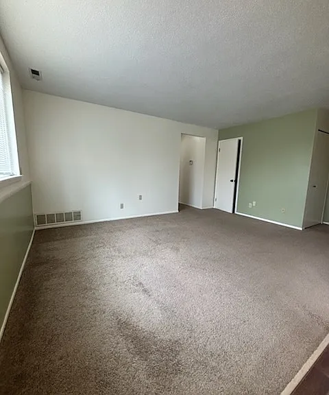1316-1325 Southwestern Dr — Photo 10