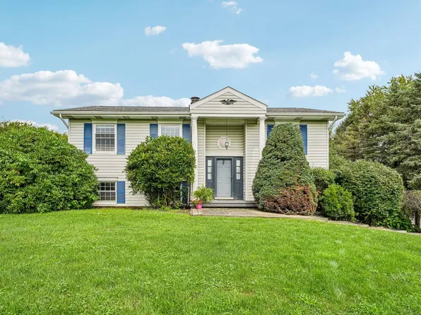 201 Frew Rd, Ellwood City, PA 16117