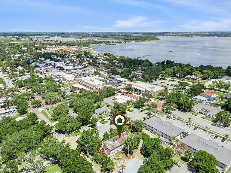 convenient to downtown clermont and Lake Minneola
