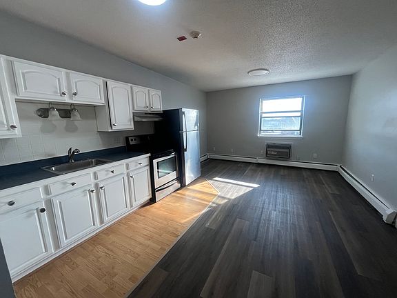 3rd image of 1455 Mineral Spring Ave #25