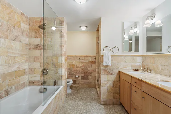 Sold by Liss Real Estate Group LLC | media 7