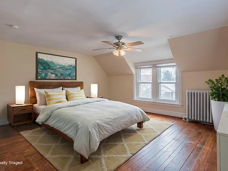 3rd Floor Main Suite - Virtually Staged
