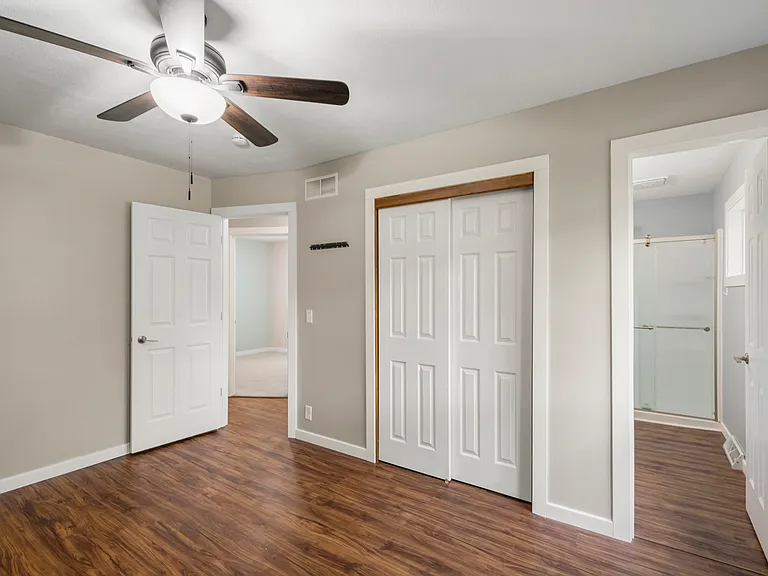 9705 S 21st Ave — Photo 18