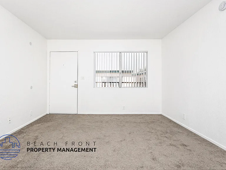 1375 Temple Ave — Photo 14