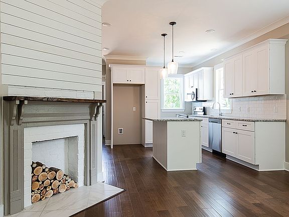 2nd image of 3885 Dixie Cir