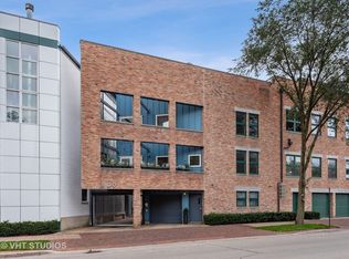 900 Grove St APT 6, Evanston, IL 60201