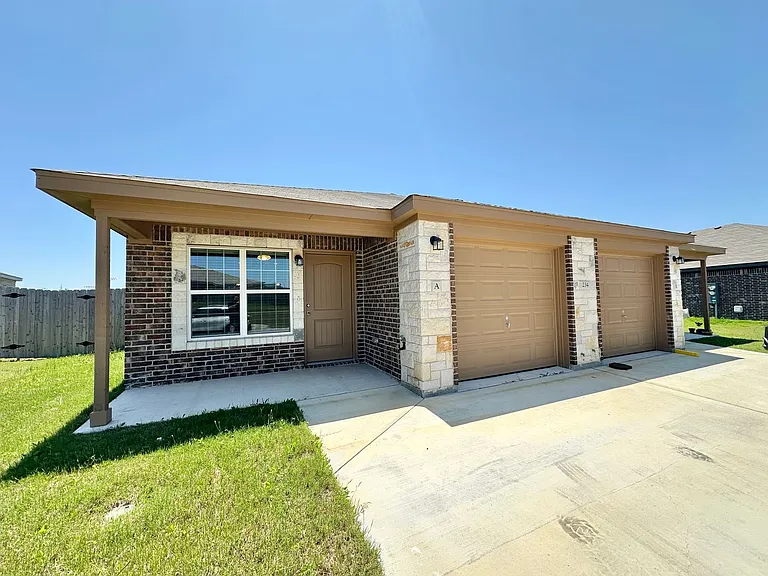 234B Dolphin Dr — Photo 1