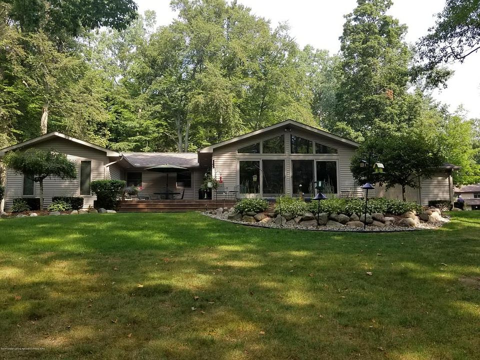 1st image of 4225 Driftwood Dr