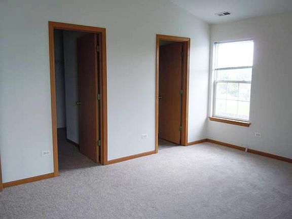 5th image of 590 Jennifer Cir