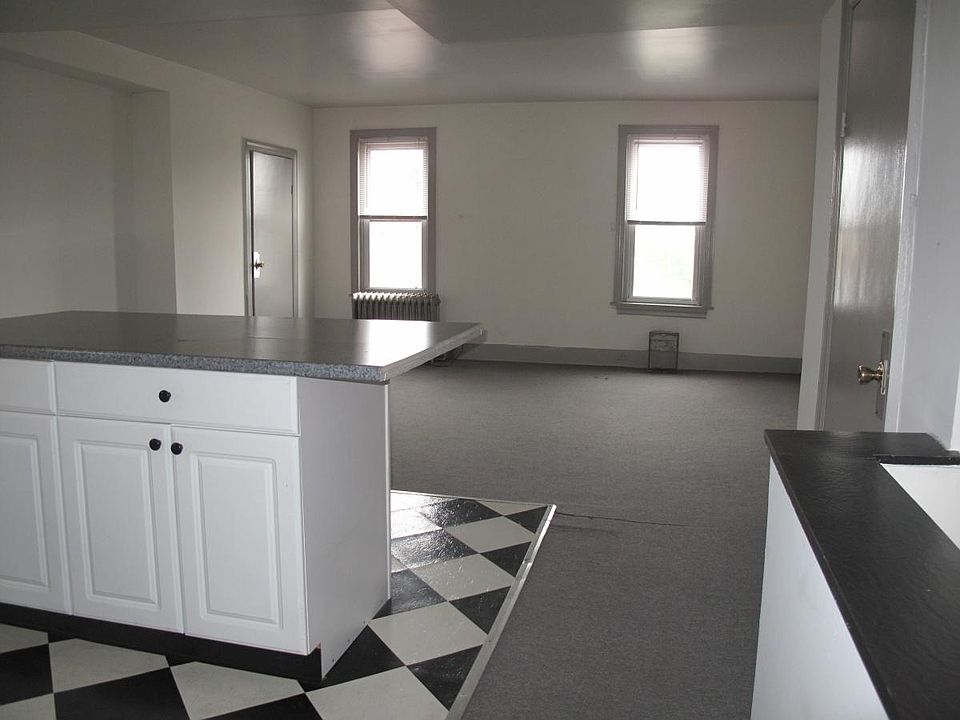 Living Room/Kitchen