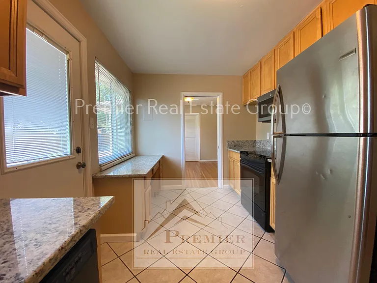 325 W Ramona Ave — Photo 7