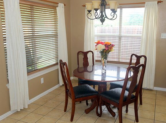 3rd image of 3704 Sevenoaks Dr