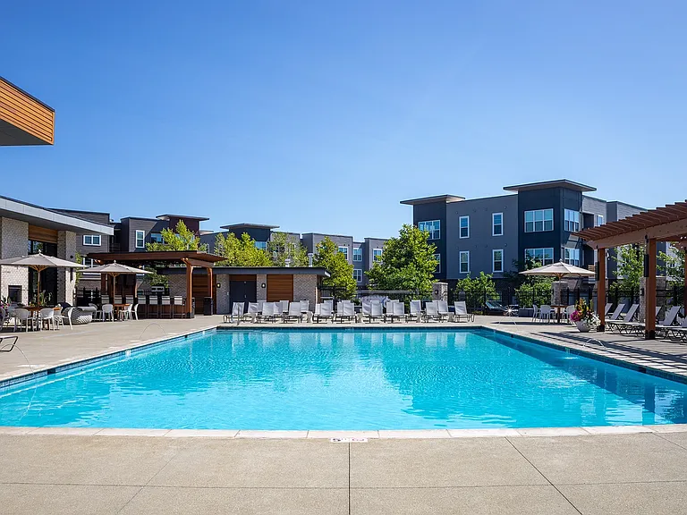 HQ Pool
