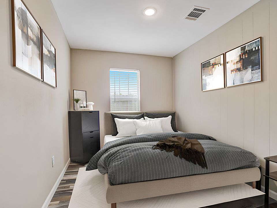 Disclaimer: This photo has been virtually staged. Not all furnishings seen will be included. Please view the virtual tour.
