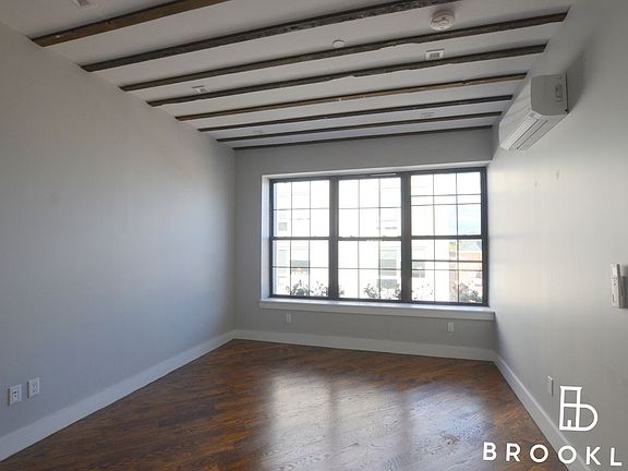 4th image of 35 Claver Pl APT 2I