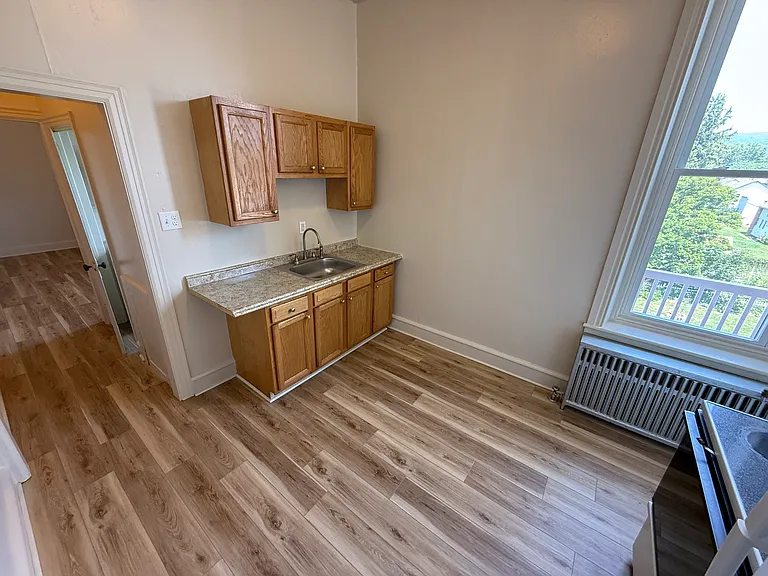 413 State St #10 — Photo 2