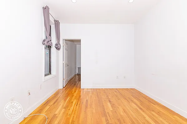 Rented by MySpaceNYC | media 19