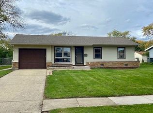 636 Grosvener Ln, Elk Grove Village, IL 60007