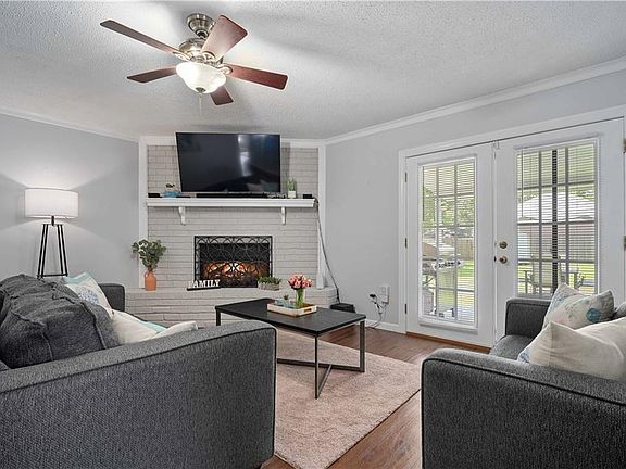 4th image of 1120 Abilene Drive W