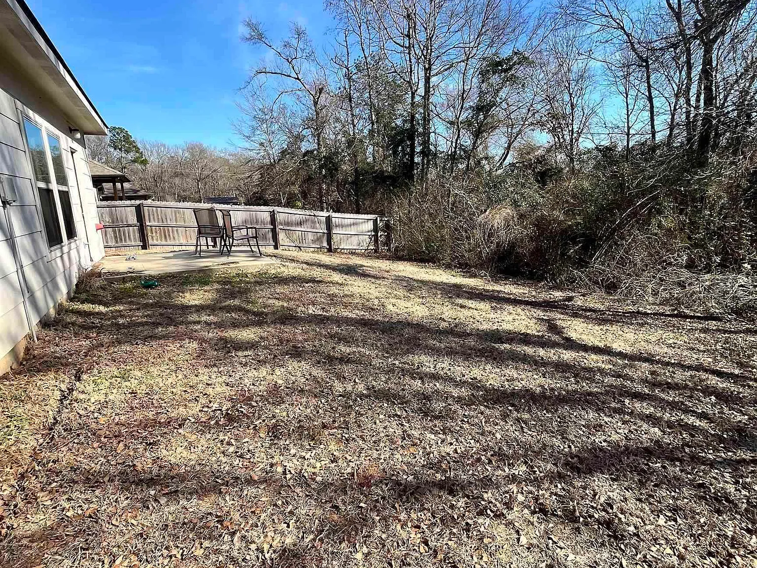 3 bed, 2.0 bath, 1433 sqft, $1,695 — Photo 3