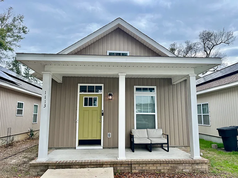 1113 W Government St — Photo 2