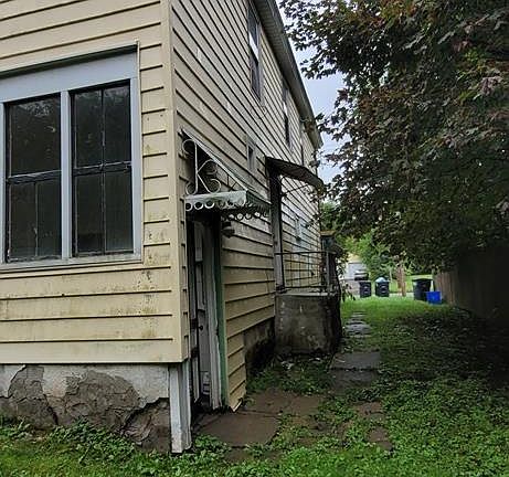 4th image of 325 E Thurston St