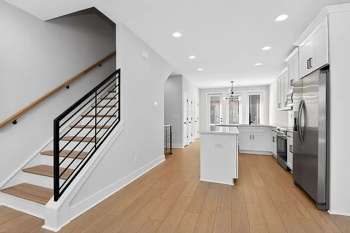 2158 N Graham St — Photo 10