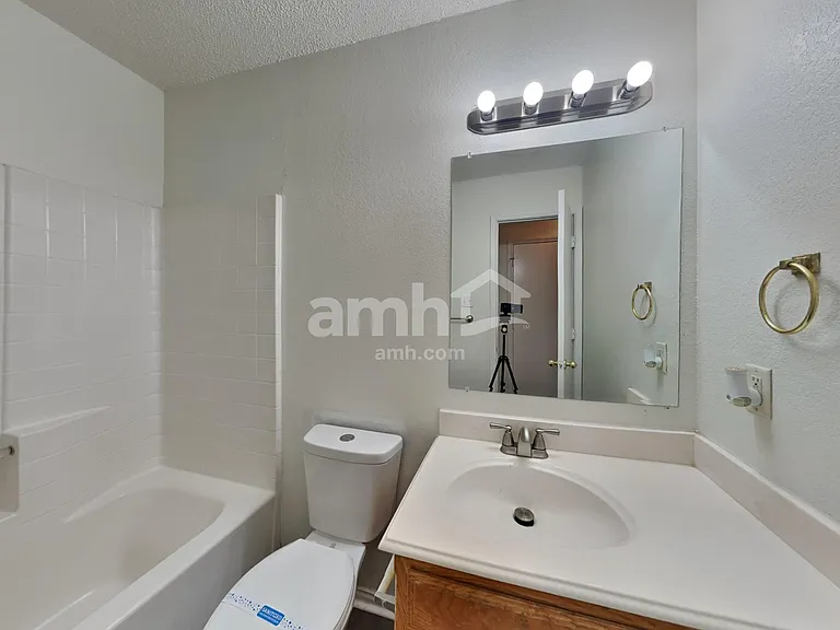 605 Arbor Ln — Photo 12