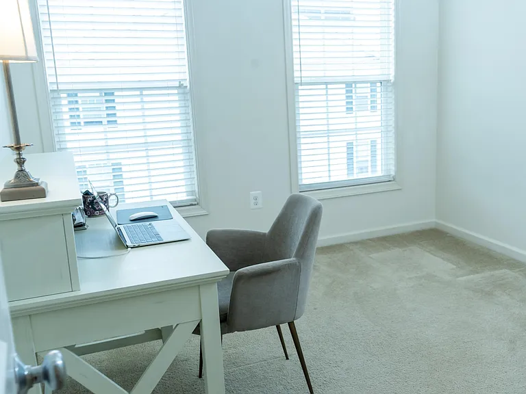 25095 Croxley Green Sq — Photo 34
