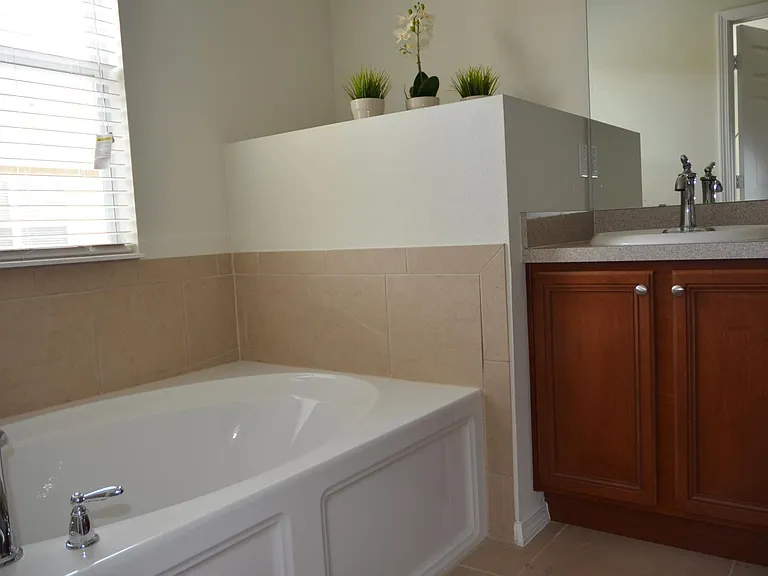 213 Silverglen Ln — Photo 8