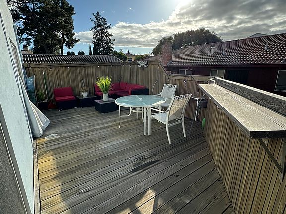 5th image of 1609 Marin St #A