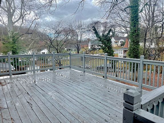 5th image of 512 Oakridge Blvd