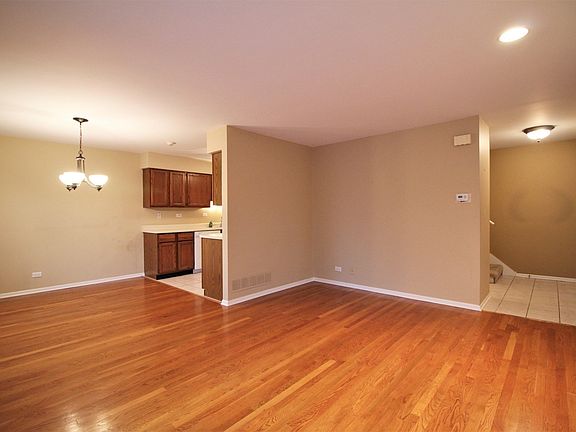 4th image of 547 Willowcreek Ct