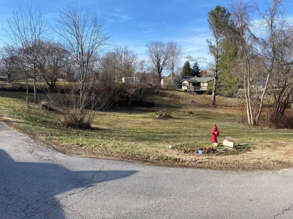 305 Twin Rivers Dr, Bronston, KY 42518