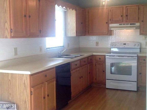 4th image of 901 Hilltop Dr