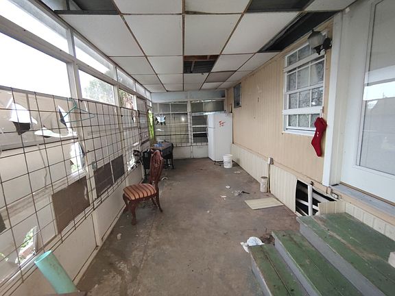 4th image of 920 Boardwalk Ln #817