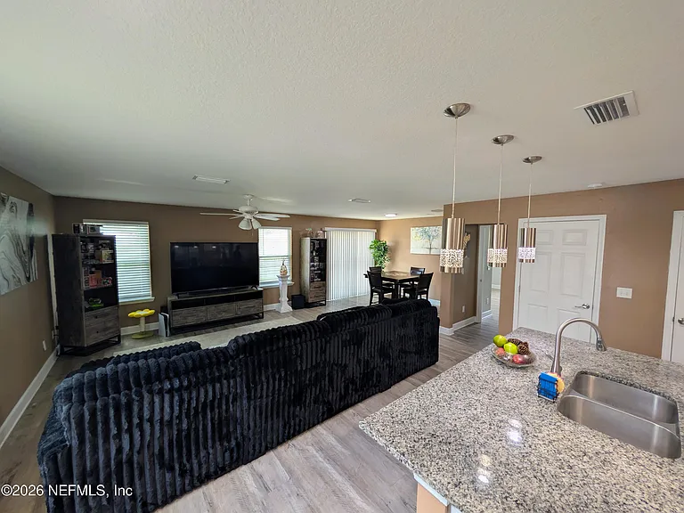 1380 Ottawa Ave — Photo 4
