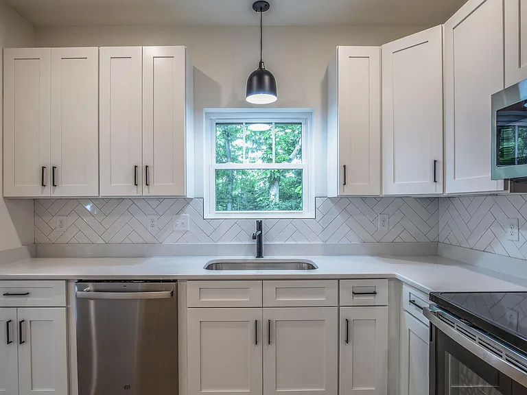 1209 Debow St — Photo 4