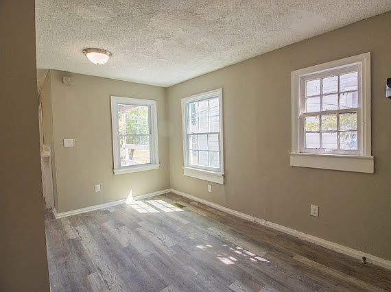 3rd image of 4912 Avenue N