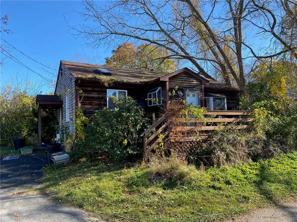 107 Riverside St, Portsmouth, RI 02871