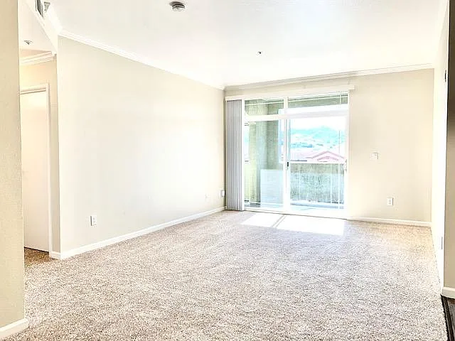 Sunny 2x2 living area