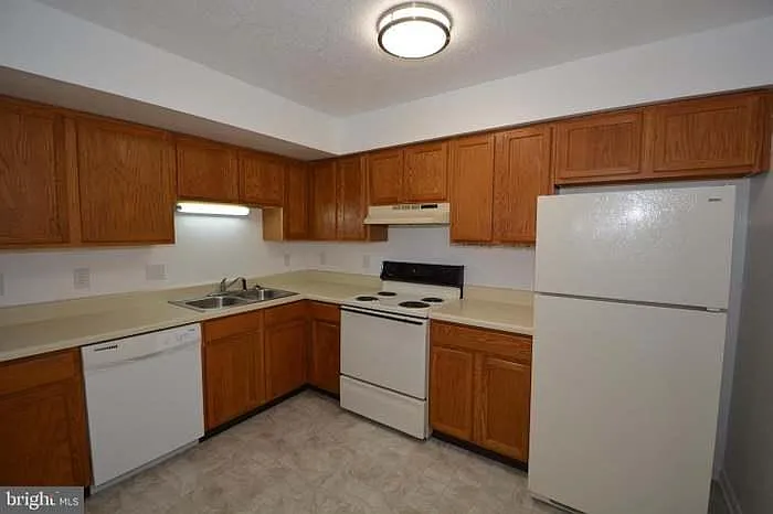 431 Ridgefield Ave — Photo 5
